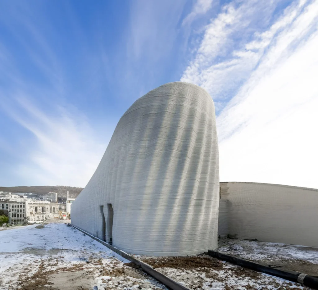 The Wave House data center in Heidelberg, stand tall with its’ wave designed walls.